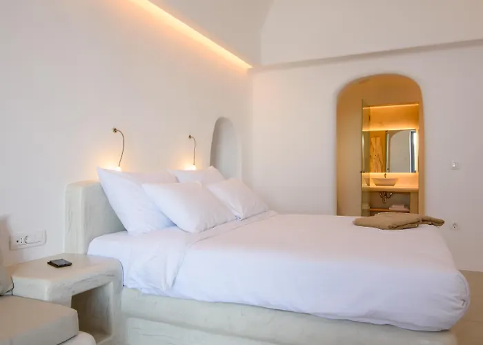 On The Cliff 4* Fira (Santorini)