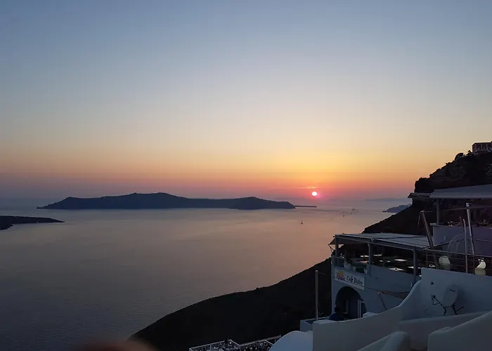 On The Cliff 4* Fira (Santorini)