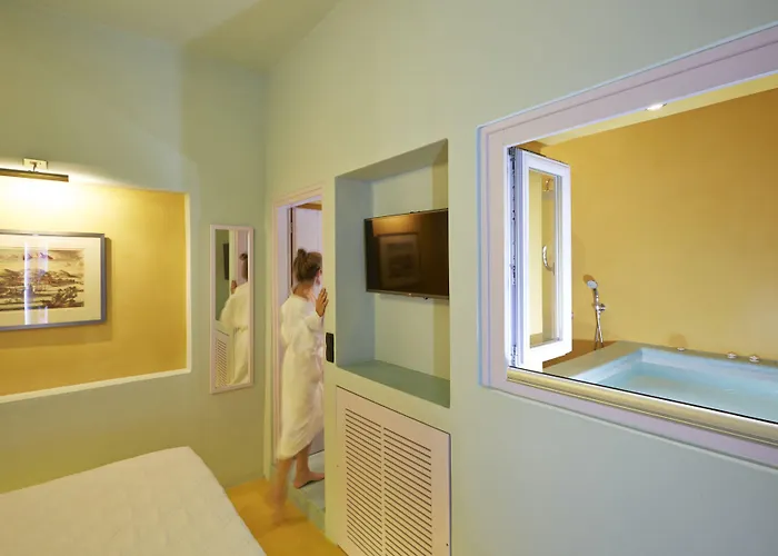 On The Cliff Hotel 4*