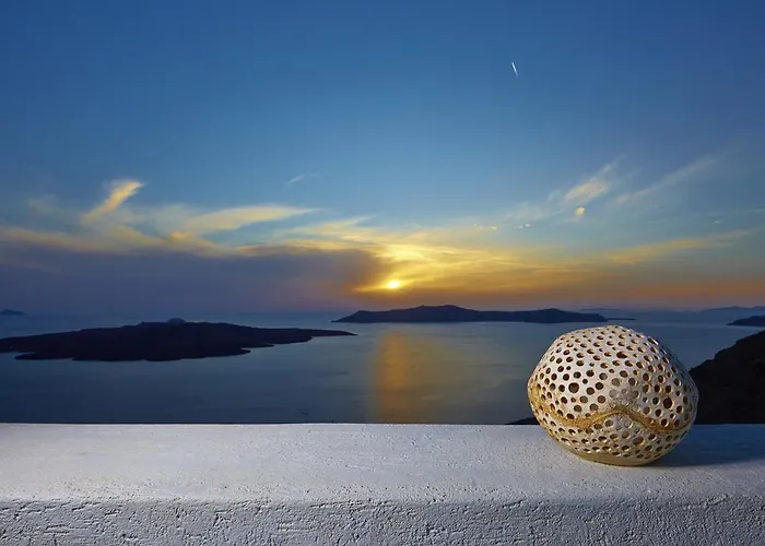 On The Cliff Hotel Fira (Santorini)