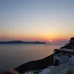 On The Cliff 4* Fira (Santorini)