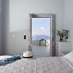 On The Cliff Hotel 4*