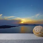 On The Cliff Hotel Fira (Santorini)