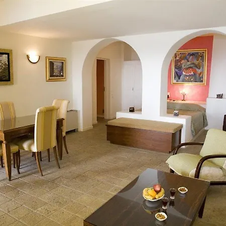 Hotel On The Cliff 4*
