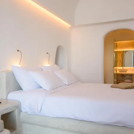 On The Cliff 4* Fira (Santorini)