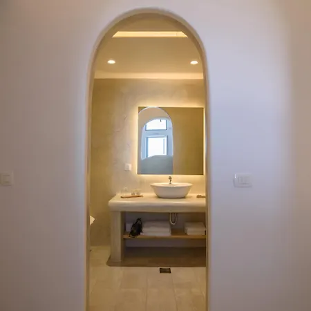 On The Cliff Hotel 4*