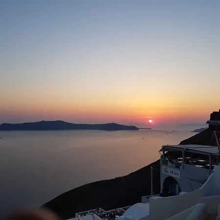 On The Cliff 4* Fira (Santorini)