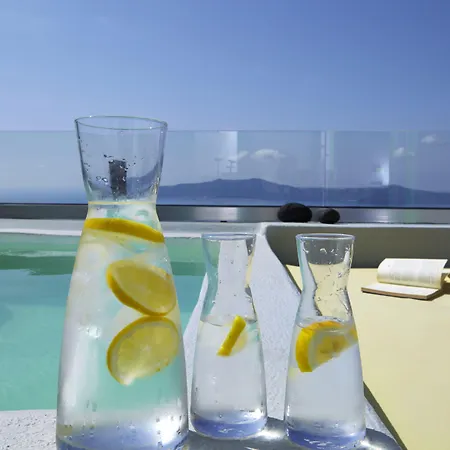 On The Cliff 酒店 4*