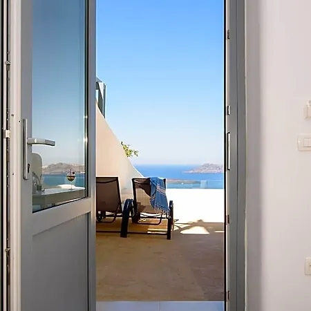 On The Cliff 4* Fira (Santorini)