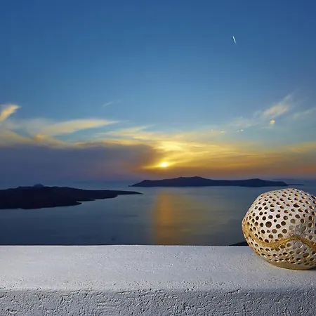 On The Cliff Hotel Firá