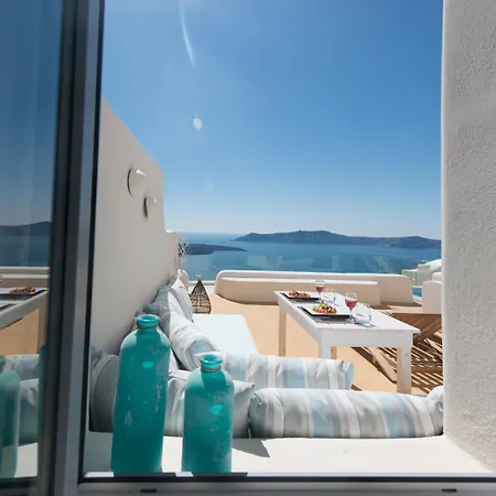 On The Cliff Hotel Fira (Santorini)