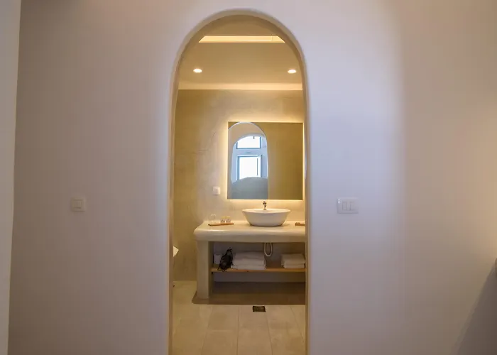 On The Cliff 酒店 4*