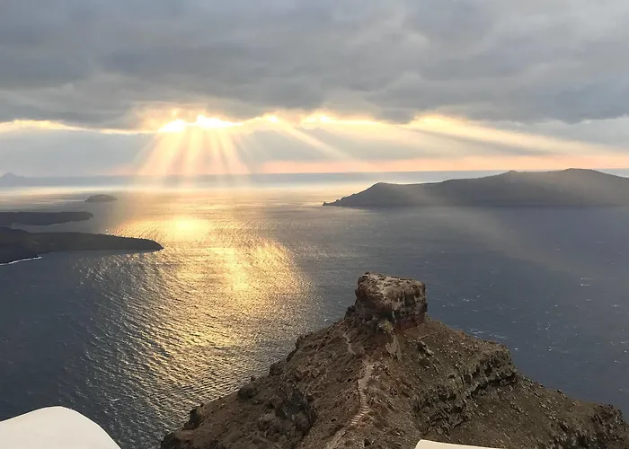 On The Cliff 酒店 4*