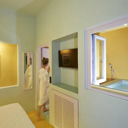 On The Cliff Hotel 4*